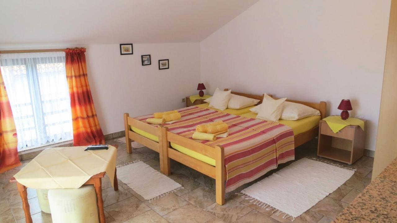 Apartments With A Parking Space Soline, Krk - 18787 Dobrinj المظهر الخارجي الصورة